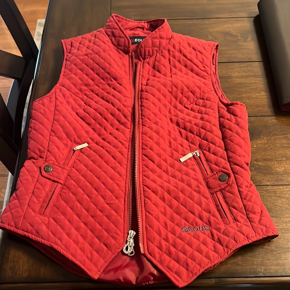 Eous small red vest